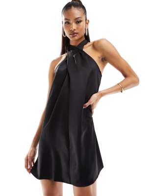 River Island - Hochgeschlossenes Neckholder-Minikleid aus Satin in Schwarz