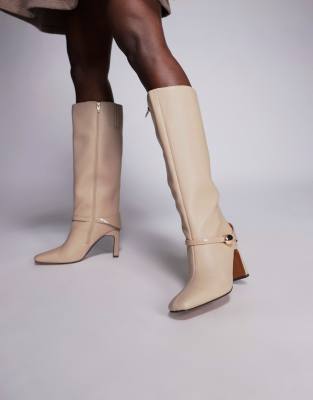 River Island - Hohe Stiefel in Beige mit leicht abgerundeter Spitze und Metalldetail-Neutral