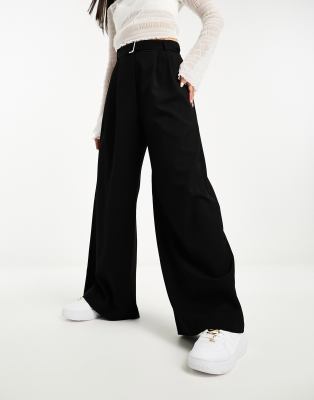 River Island - Hose in Schwarz mit Gürtel und weitem Bein