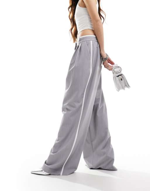 River Island – Hose mit Seitenstreifen in Hellgrau