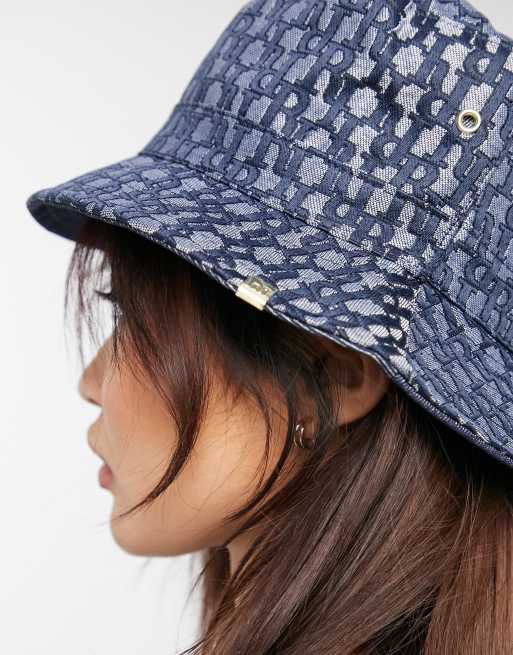 Bucket hat river store island