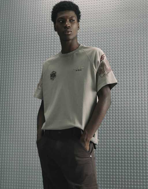 River Island Japanese crest ragan t-shirt in grey, 3 of 4