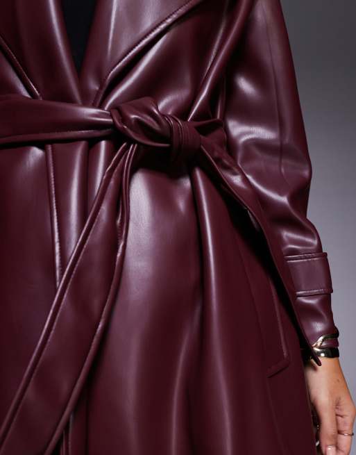 River Island - Jas van imitatieleer met lange pasvorm en overslag in donkerrood, 4 van 4