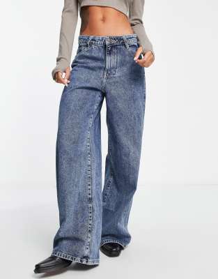 River Island – Jeans in blauer Acid-Waschung mit hohem Bund und weitem Bein