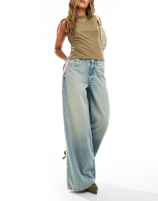 River Island - Jeans met wijde pijpen en halfhoge taille in lichte wassing blauw