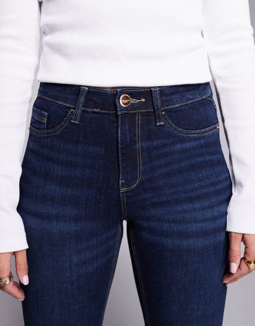 River Island - Jeans modellanti a vita medio alta blu lavaggio scuro, 5 di 5