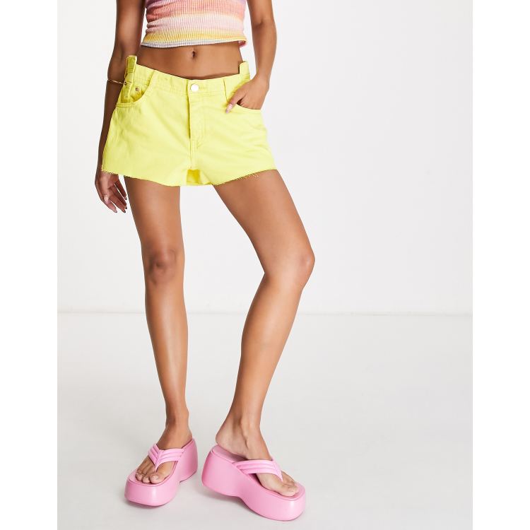 River Island Jeansshorts in Gelb mit Detail am Bund