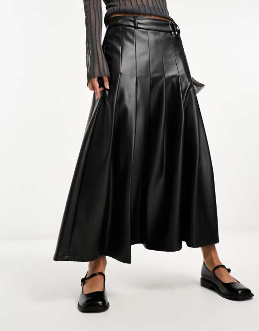 River Island - Jupe mi-longue plissée en imitation cuir avec ceinture - Noir, 2 de 4