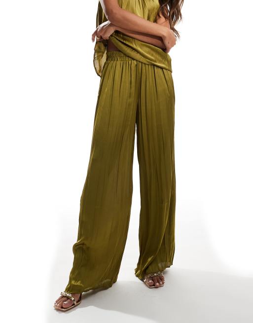 River Island – Kakifärgade, plisserade byxor med vida ben i satin, del av set, 4 av 5