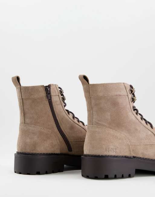 River Island – Klobige Wildlederstiefel in Stein ASOS