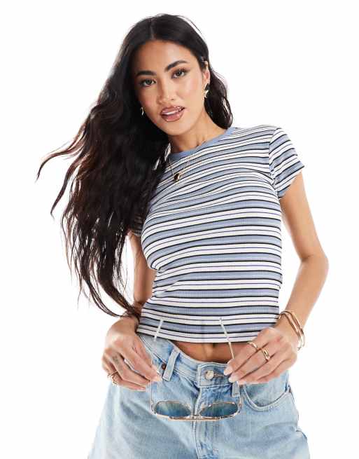 River Island – Knapp geschnittenes T-Shirt in gestreiftem Blau