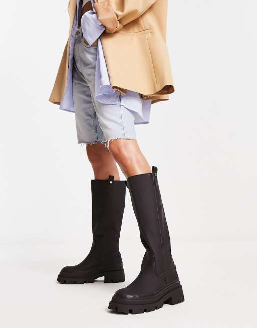 Knee length hot sale rubber boots