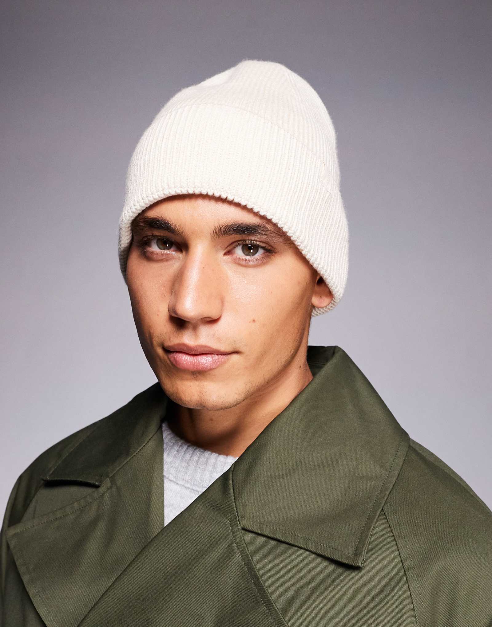 Вязаная шапочка River Island цвета экрю 