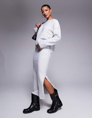 knitted maxi skirt in light gray