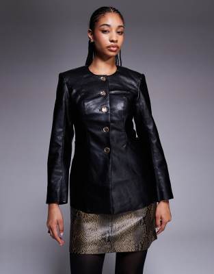 River Island - Kragenlose Jacke aus Kunstleder in Schwarz mit goldfarbenen Knöpfen