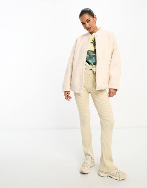 River Island – Kremowa kurtka bomberka z imitacji wełny, 3 z 4