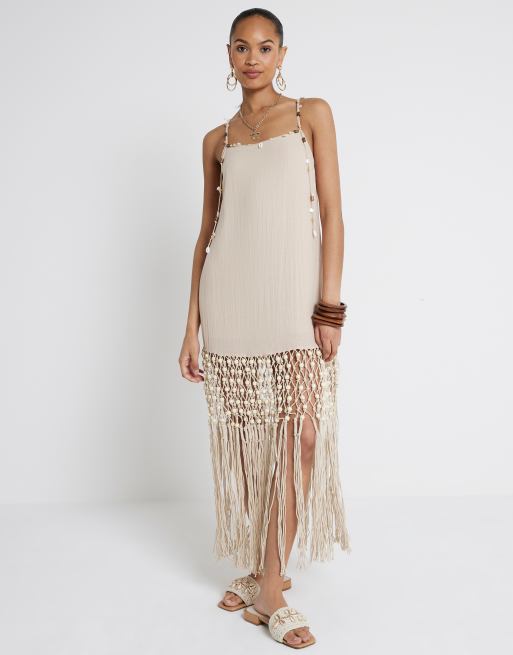 River Island – Kremowa sukienka plażowa z makramowymi frędzlami