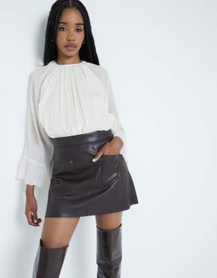 Thumbnail - River Island - Kunstleder-Minirock in Dunkelbraun mit aufgesetzten Taschen
