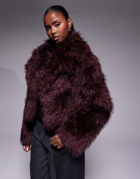 River Island – Kunstpelzmantel in Dunkelrot mit zotteligem Effekt - view 1