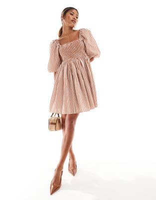 River Island - Kurzes Babydoll-Kleid aus Popeline mit braunem Muster