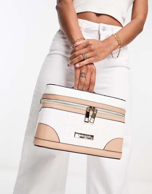 River Island - Lakleren make-upkoffertje met reliëf in wit