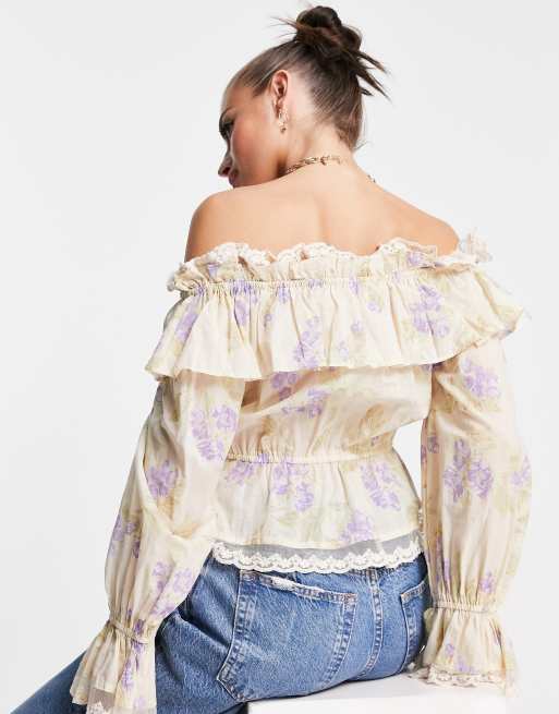 River Island – Langärmliges Oberteil mit Blumenmuster, Rüschen und Carmen-Ausschnitt in Pfirsich, 2 von 4