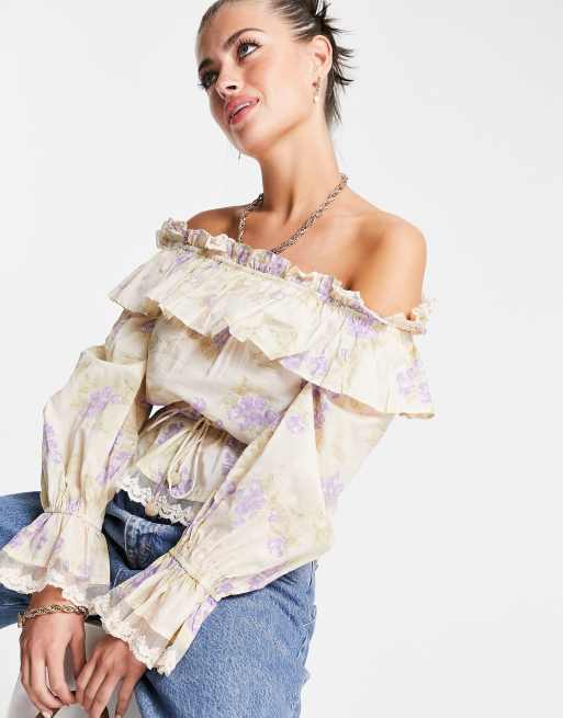 River Island – Langärmliges Oberteil mit Blumenmuster, Rüschen und Carmen-Ausschnitt in Pfirsich, 3 von 4