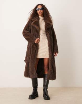 River Island - Langer Kunstpelzmantel in Dunkelbraun mit Gürtel