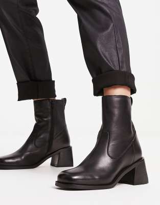 River Island leather panelled chunky boots in black | ASOS