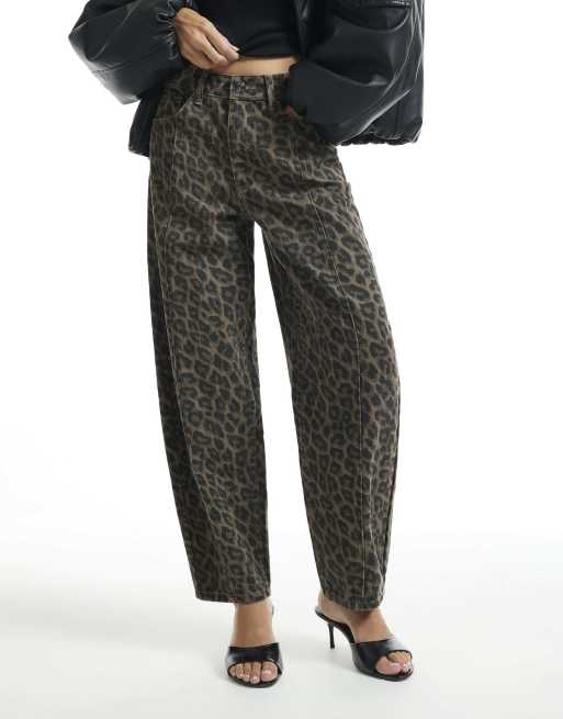 River Island Leopard print mid rise barrel leg jeans in brown - dark, 3 of 4