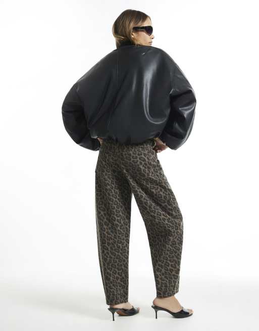 River Island Leopard print mid rise barrel leg jeans in brown - dark, 4 of 4