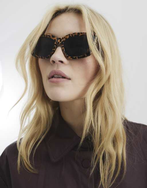 River Island leopard print mid size chain metal sunglasses in dark - BEIGE