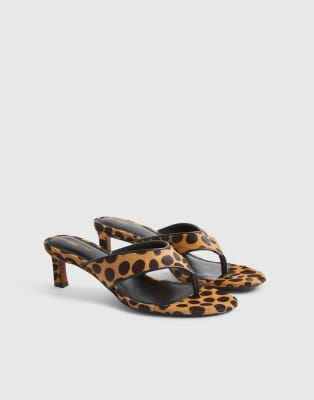  Leopard print toe thong mule sandals 