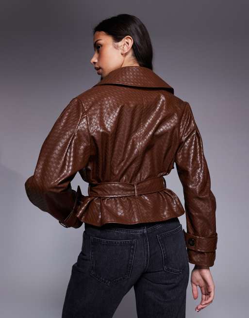 River Island – Ljusbrun, vävd, kort trenchcoat med skärp i läderimitation, 4 av 4