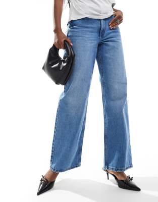 River Island - Locker geschnittene Jeans in Mittelblau