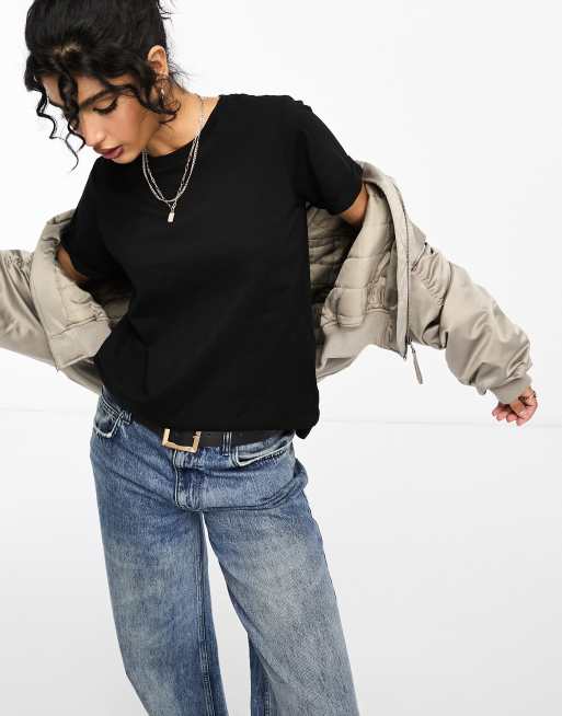 River Island – Locker geschnittenes T-Shirt in Schwarz mit nach hinten abfallendem Saum