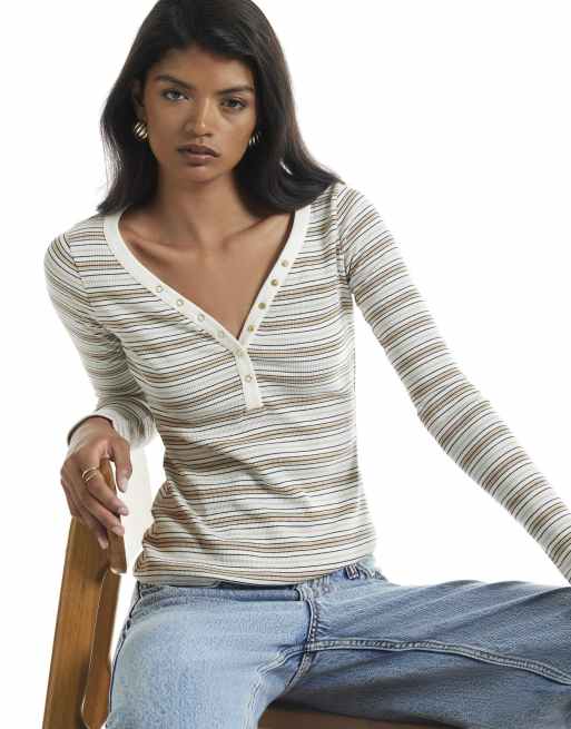 River Island Long sleeve v neck stripe henley top in beige, 2 of 4