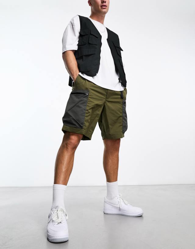 River Island - loose pocket cargo short in green