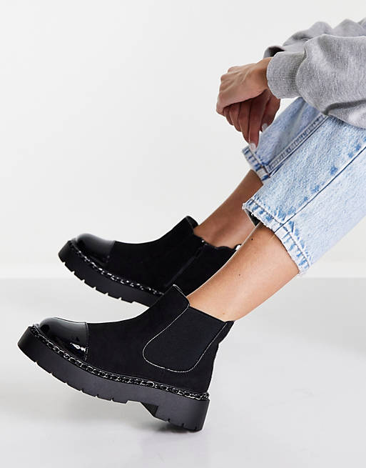 Women Boots/River Island low rise chelsea boot with chain detail in black 