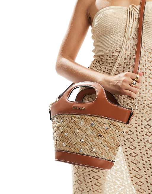 River Island - Lysebrun kurvetaske med udsmykninger i raffia
