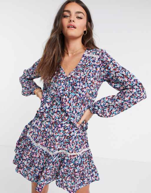 River Island - Marinblå smockklänning i minimodell med blommönster