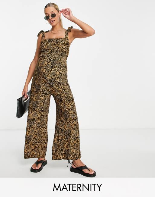 River Island Maternity – Brun djurmönstrad jumpsuit med smock