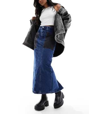 River Island - Maxi-Jeansrock in Blau mit Patchwork-Design