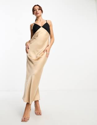 River Island - Maxi-Trägerkleid in Beige mit Blockfarben-Design-Neutral