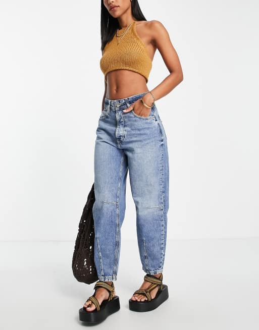 River Island – Mellanblå avsmalnande jeans i retrostil