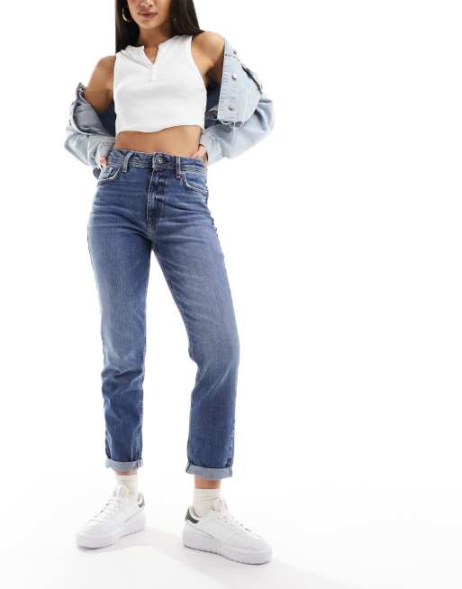 River Island – Mellanblå, skulpterande mom jeans