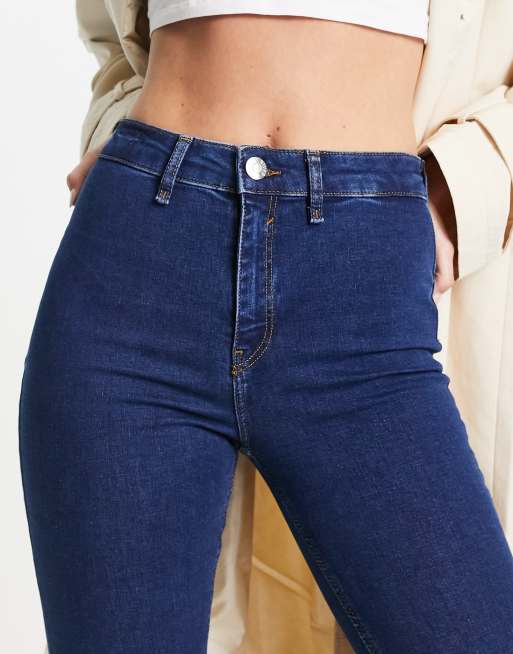 Women in 2025 pocketless jeans