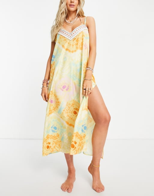 River Island – Midi-Strandkleid zum Hineinschlüpfen in Gelb mit Batikmuster