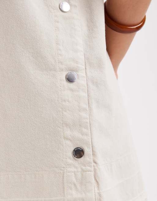 River Island – Mini-Jeanskleid in Ecru mit seitlichem Druckknopfdetail , 3 von 4