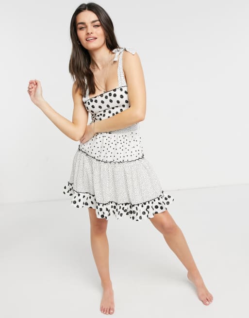 River Island – Mini-Strandkleid in Weiß getupft
